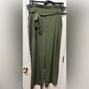 High-waisted flowy pants with belt / XL